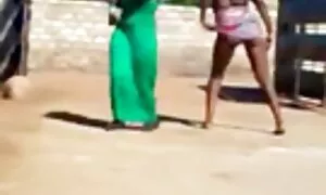 בנות אפריקאיות רוקדו ...